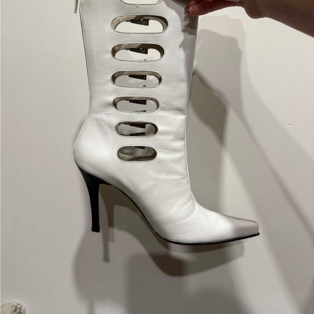 Stuart Weitzman White Leather Strappy Pointed-Toe Heeled Boots - Picture 2 of 12
